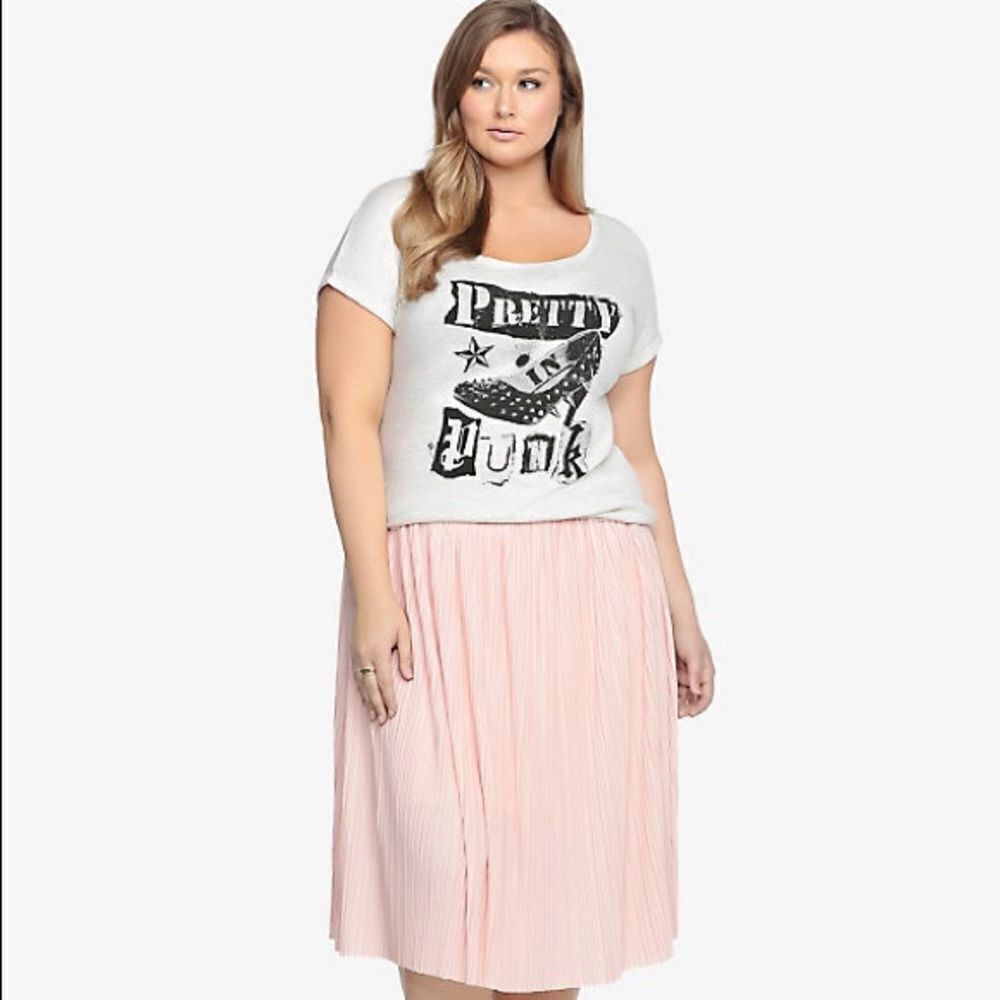 ✨ Pretty in Punk Tee✨ - Picture 2 of 6